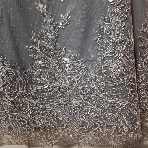 Dress - Picture 4 of 4